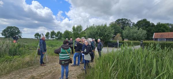 Groep vrijwilligers krijgt excursie 