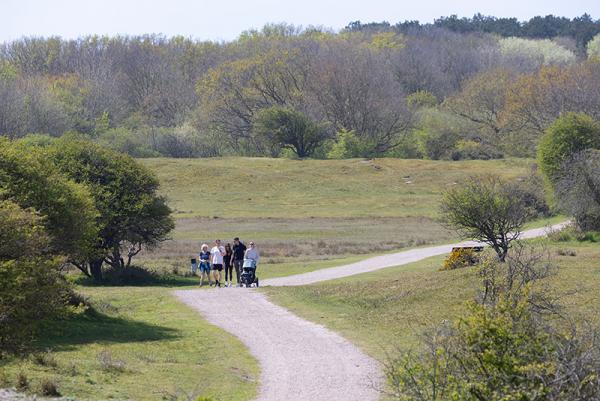 Gezin wandelend door Oranjezon