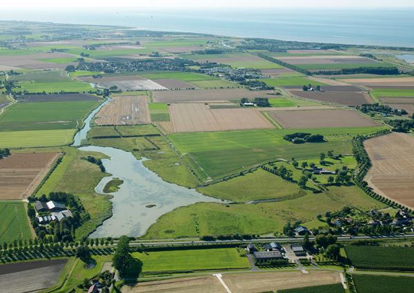 Luchtfoto van de Baarzandse kreek