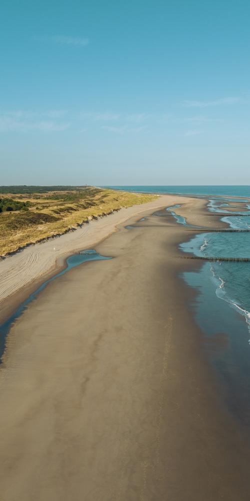Oranjezon strand en duinen vanuit lucht
