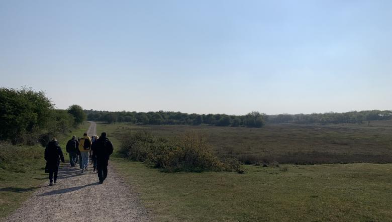 Groep mensen in Oranjezon