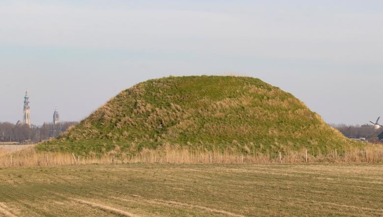 Vliedberg bij Hoogelande met op de achtergrond de Lange Jan