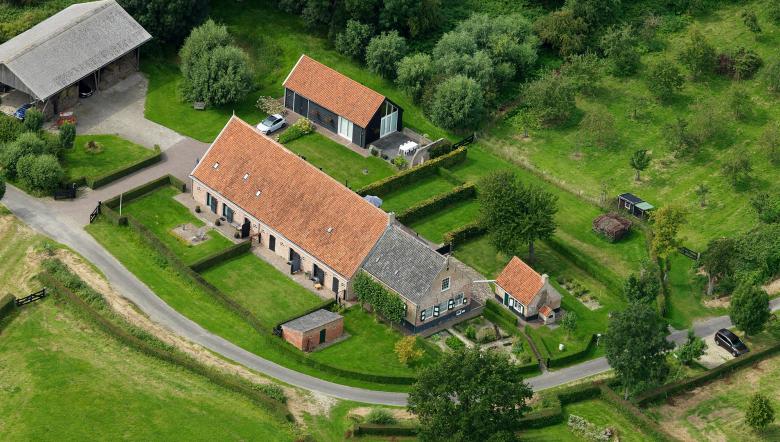 Dronebeeld van Hoeve van der Meulen