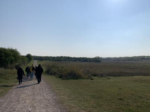 Groep mensen in Oranjezon