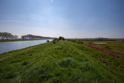 Kanaaldijk langs het jaagpad