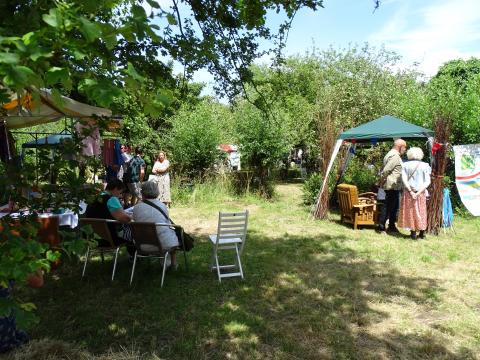 Mensen genieten van de landschapsfair